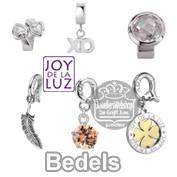 Joy de la Luz bedels en charms