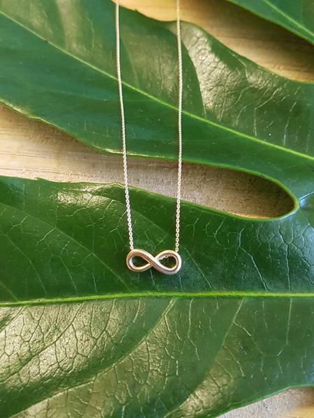 JOY de la LUZ Initials Yi-Infinity ketting Infinity Goud